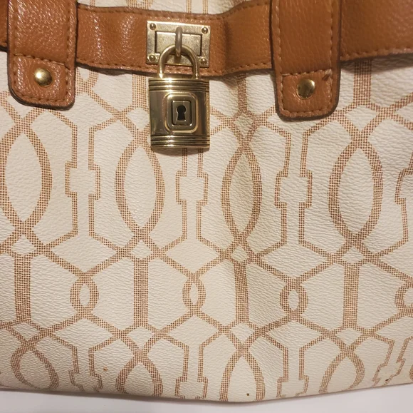 Tan and White Purse With Gold Lock Detail Large - Picture 4 of 13
